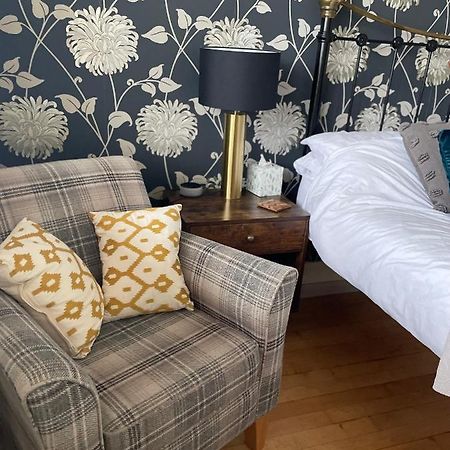 King Size Bed & En Suite Rolled Top Bath Private Lane Харрогейт Экстерьер фото
