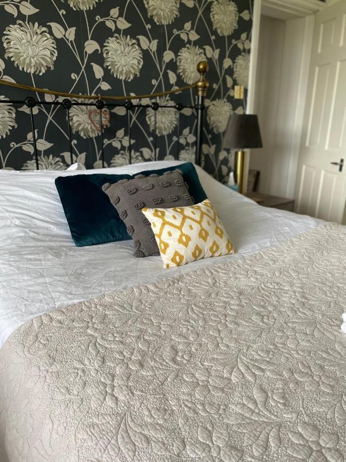King Size Bed & En Suite Rolled Top Bath Private Lane Харрогейт Экстерьер фото