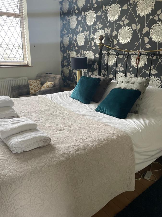 King Size Bed & En Suite Rolled Top Bath Private Lane Харрогейт Экстерьер фото